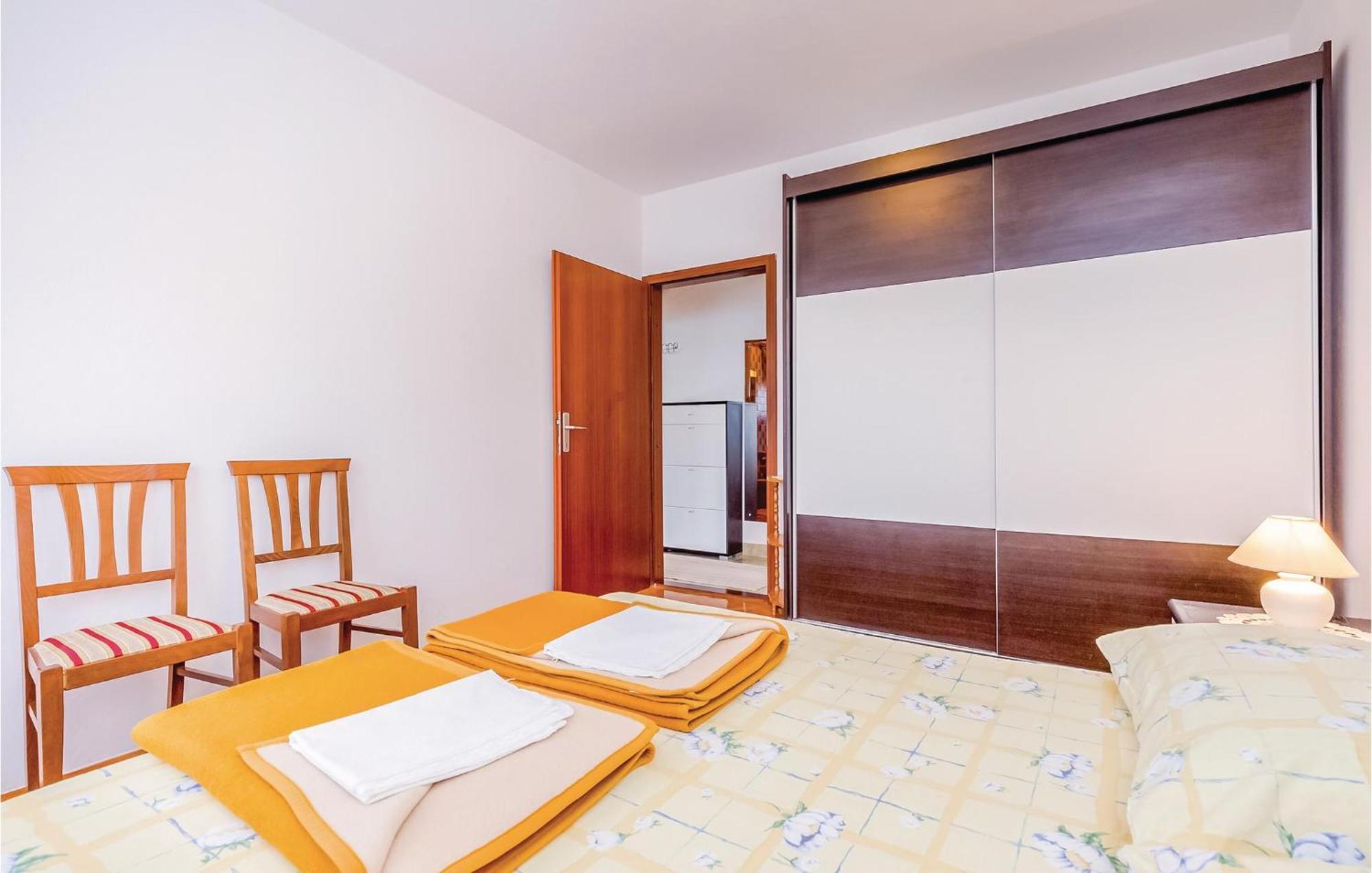 Stunning Apartment In Novi Vinodolski With Wifi Extérieur photo