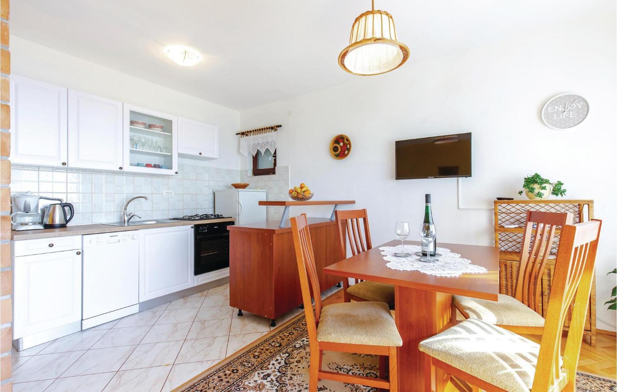 Stunning Apartment In Novi Vinodolski With Wifi Extérieur photo