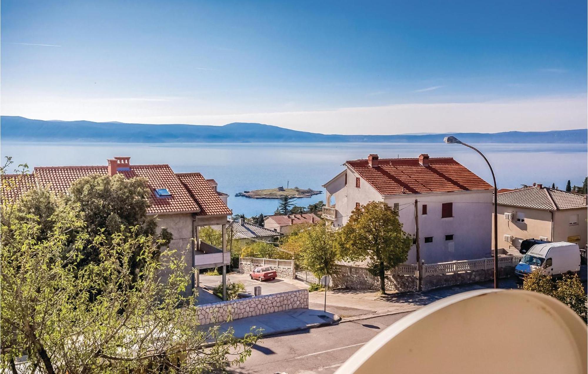 Stunning Apartment In Novi Vinodolski With Wifi Extérieur photo