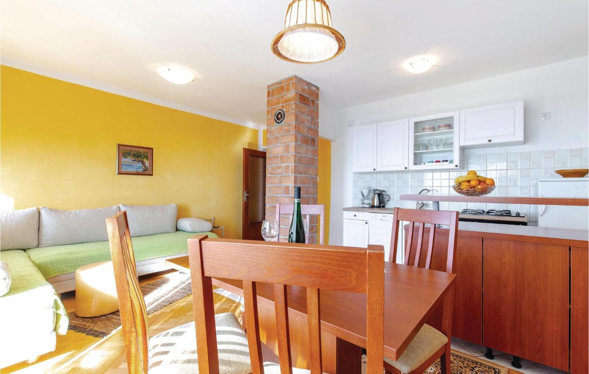 Stunning Apartment In Novi Vinodolski With Wifi Extérieur photo