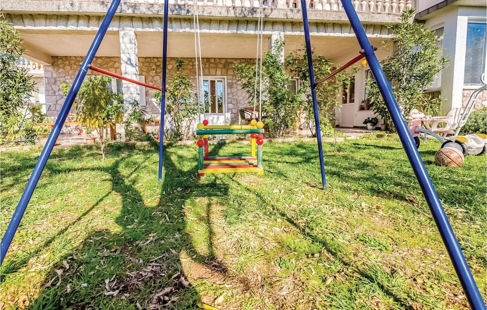 Stunning Apartment In Novi Vinodolski With Wifi Extérieur photo