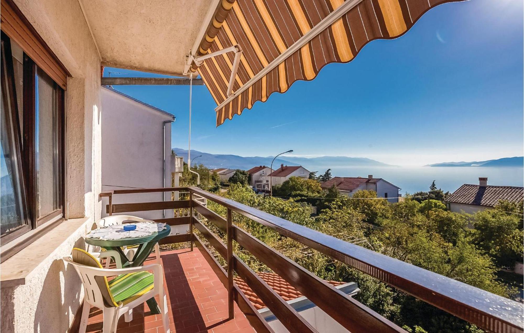 Stunning Apartment In Novi Vinodolski With Wifi Extérieur photo