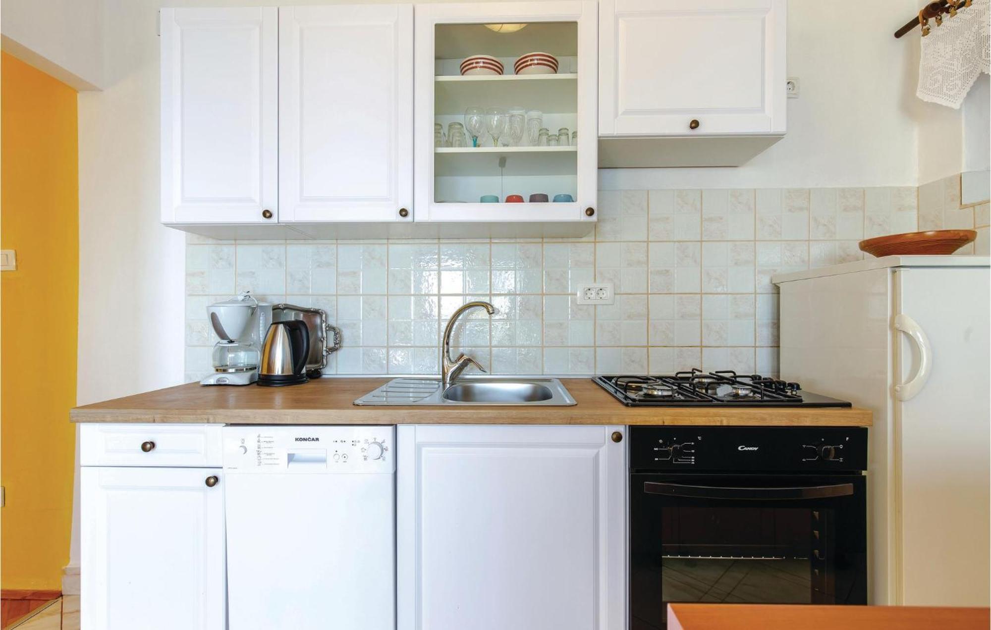Stunning Apartment In Novi Vinodolski With Wifi Extérieur photo